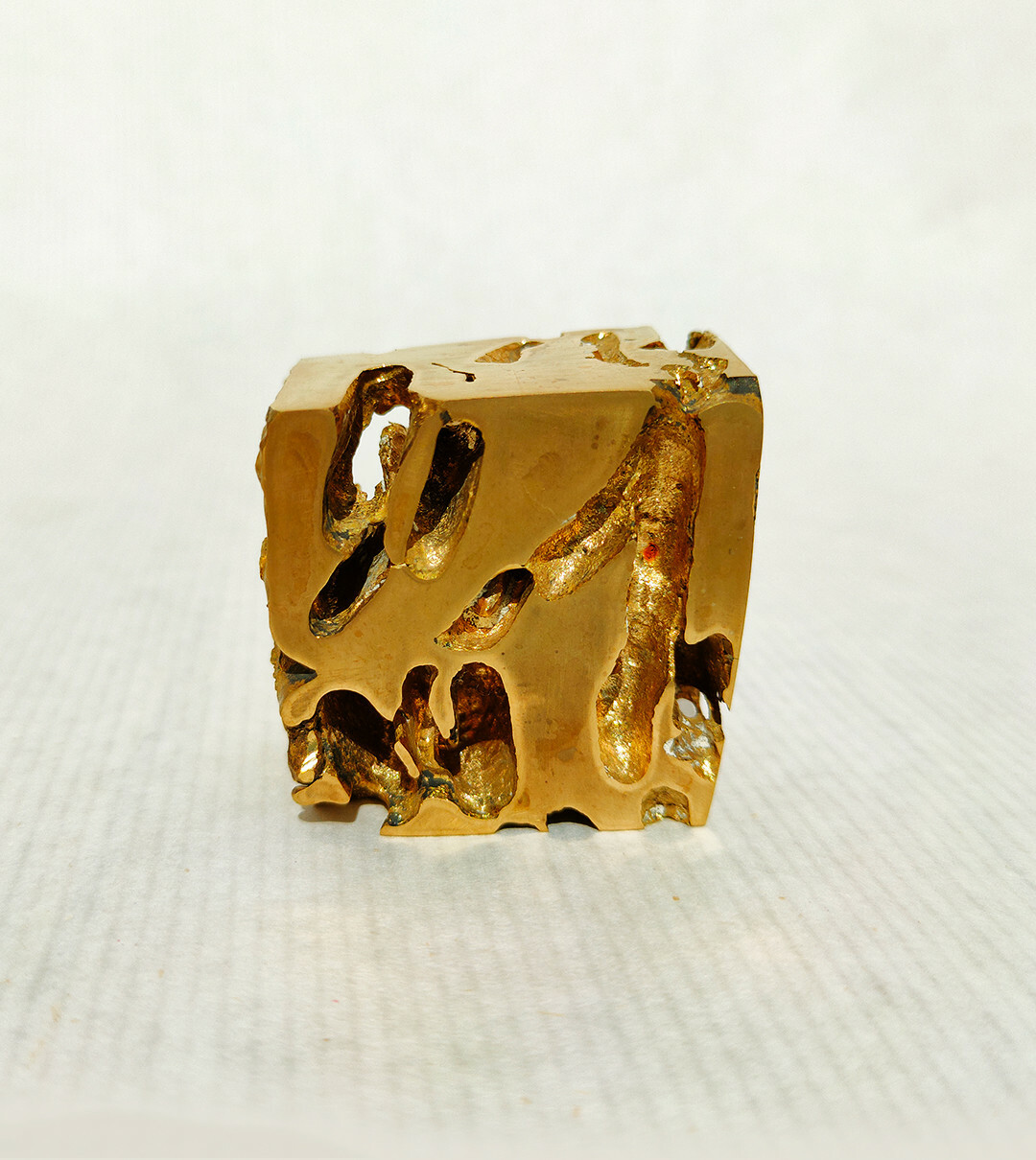 Similar view from a higher angle, showing the upper side and playing with the reflections on the polished and shiny brass