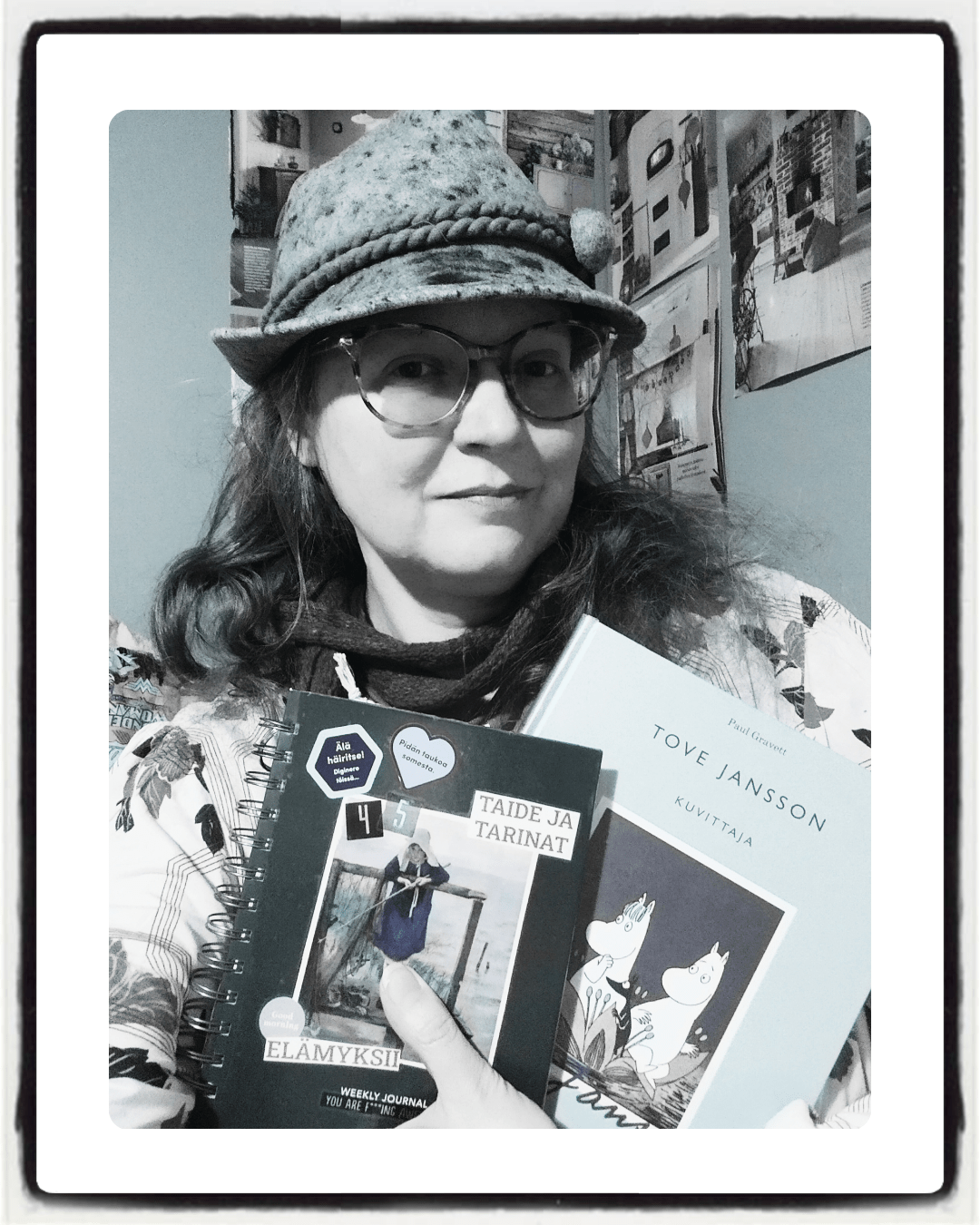 A selfie with my weekly journal and a book about Tove Jansson